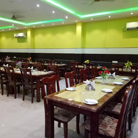 Hotel Landmark Puri Exterior photo
