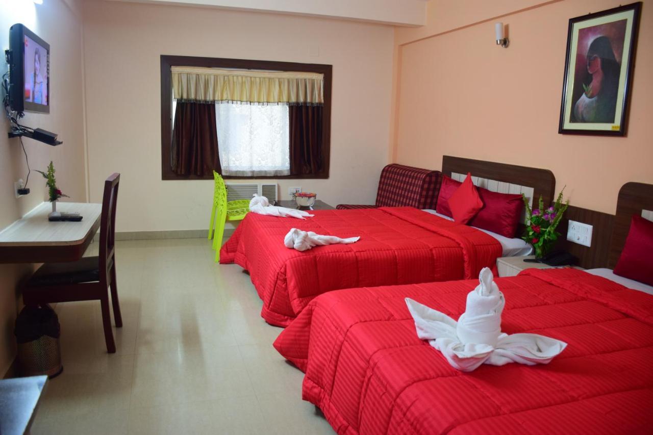 Hotel Landmark Puri Exterior photo