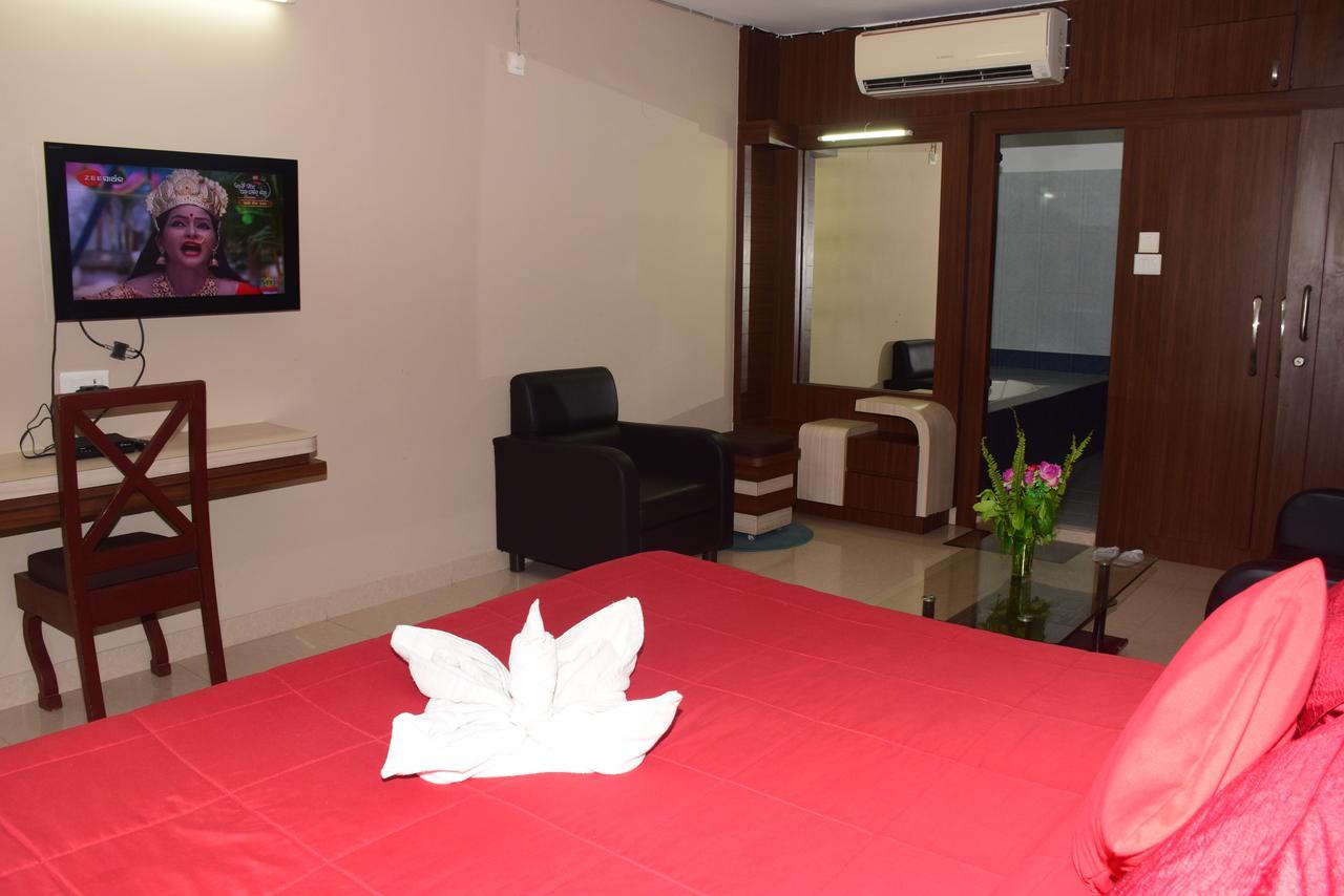Hotel Landmark Puri Exterior photo