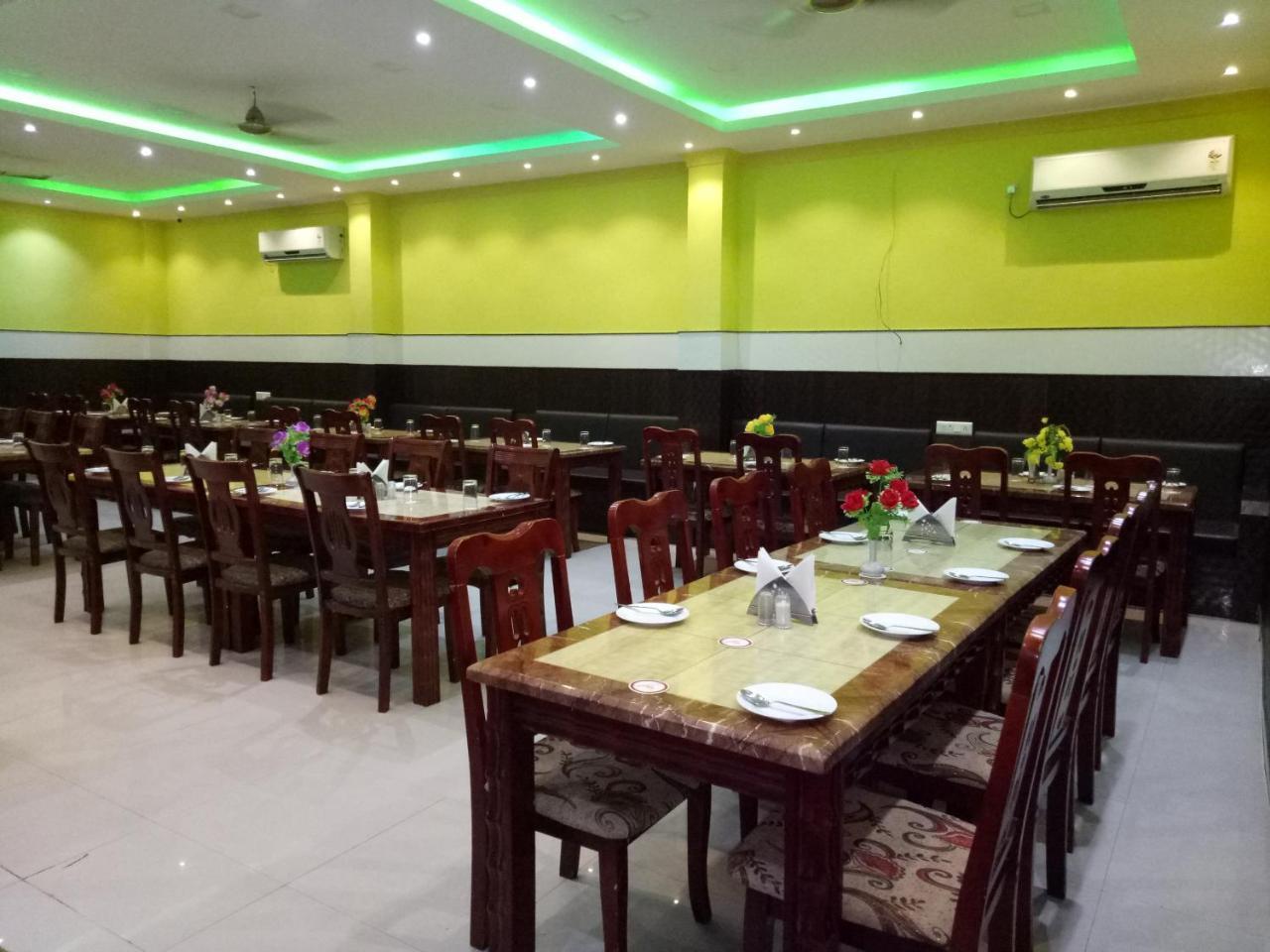 Hotel Landmark Puri Exterior photo
