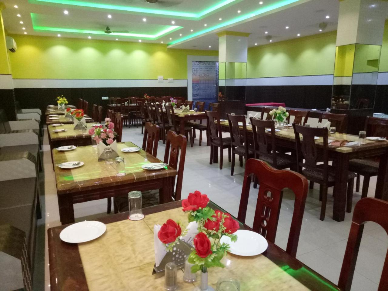 Hotel Landmark Puri Exterior photo