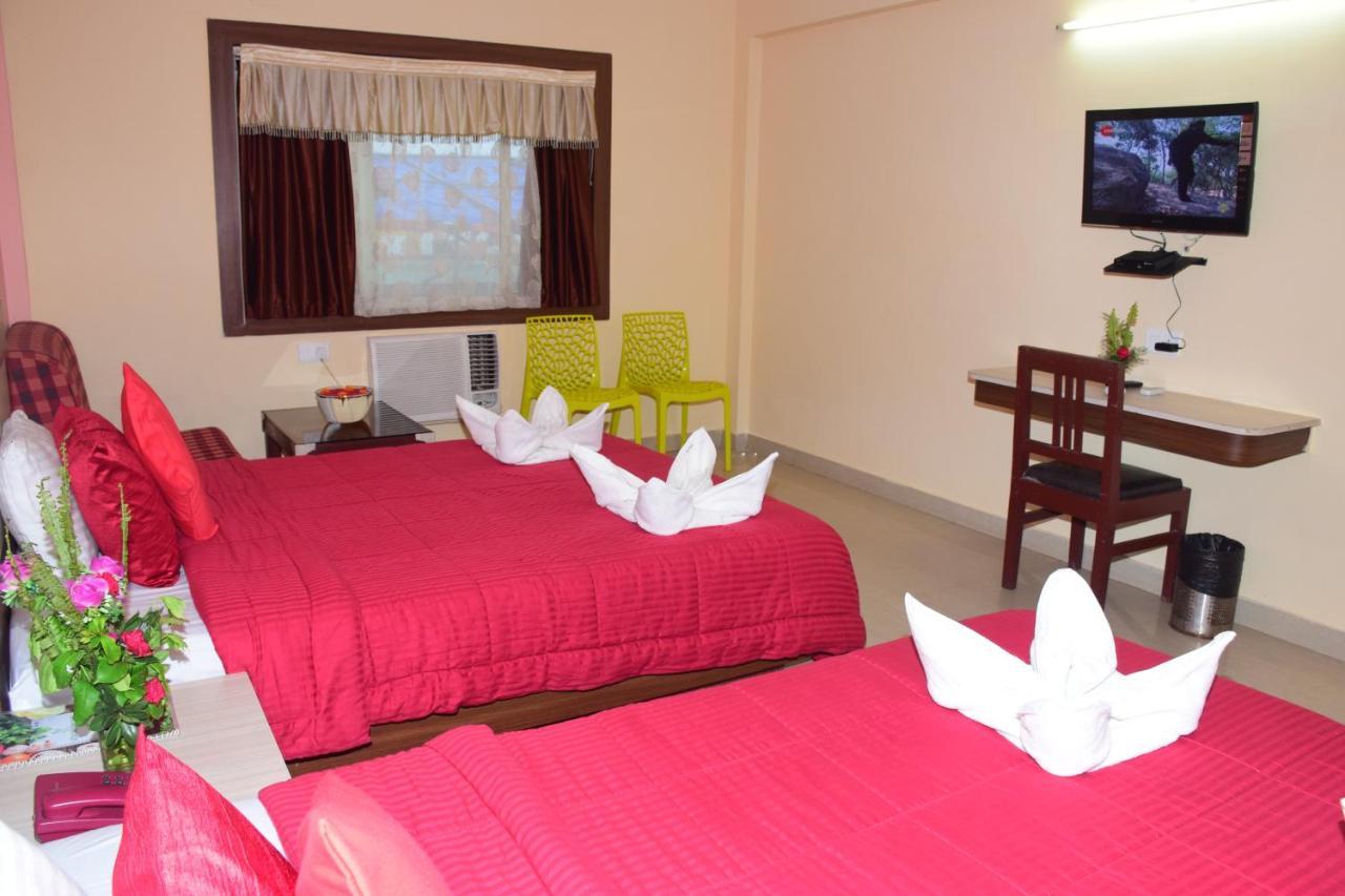 Hotel Landmark Puri Exterior photo